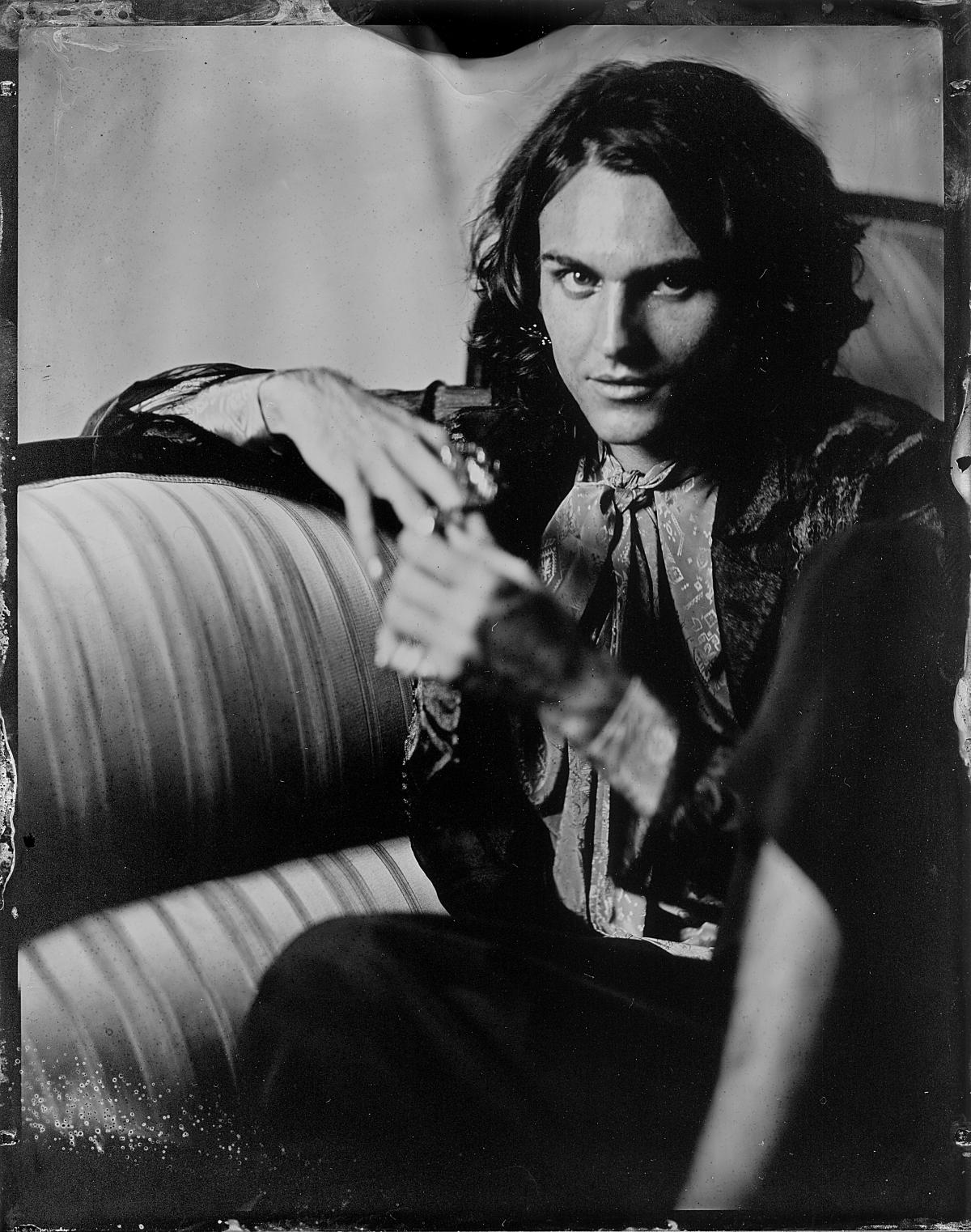 Mustavalkoisessa kuvassa Niki Main