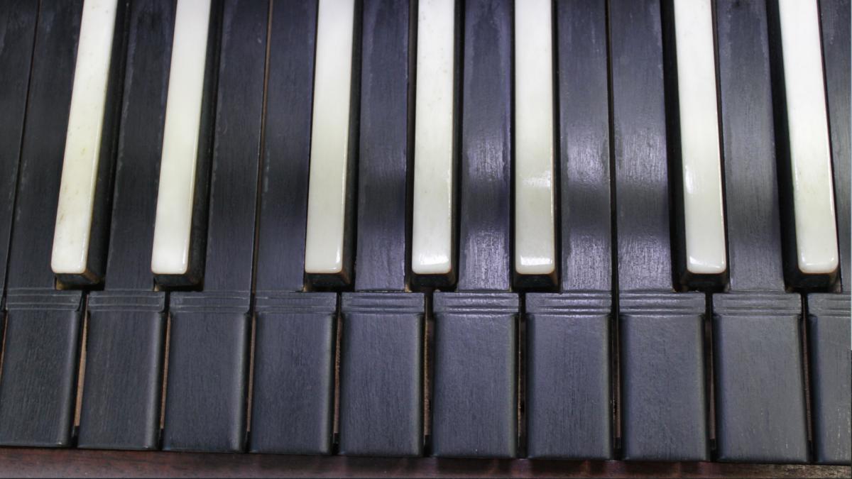 Kuva fortepianon koskettimistosta