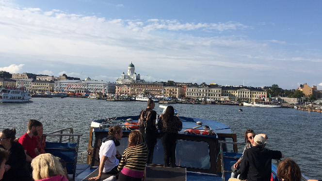 Helsingin siluetti veneestä