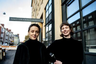 Two students standing in front of University building. From left Maya Oliva and Sara Grotenfelt.