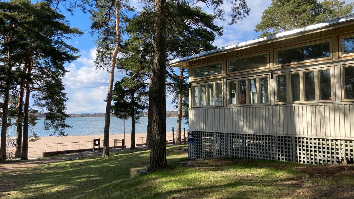 Forskningspaviljongen ligger i Sandudd i Helsingfors.