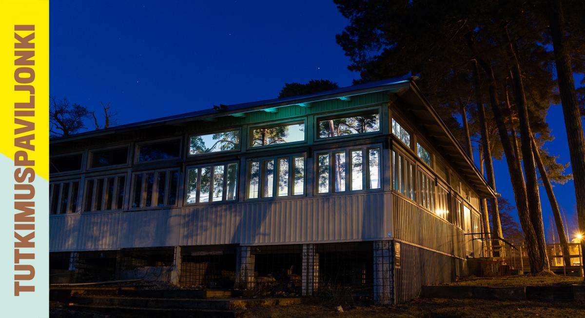 Hietsun Paviljonki in the dark.